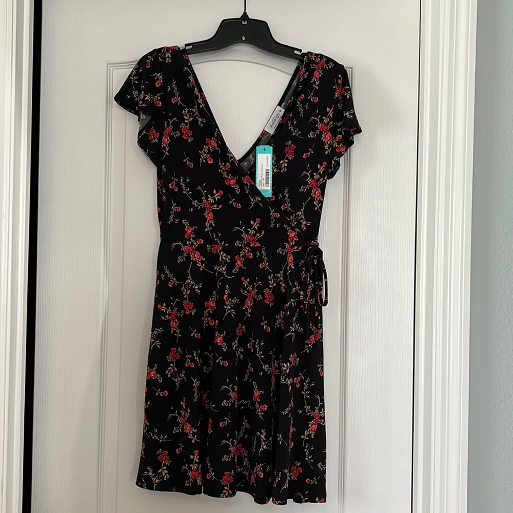 NWT Kaileigh floral faux wrap knit dress
